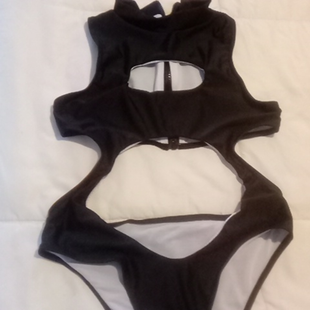 Clothes - Picture 3 of 3